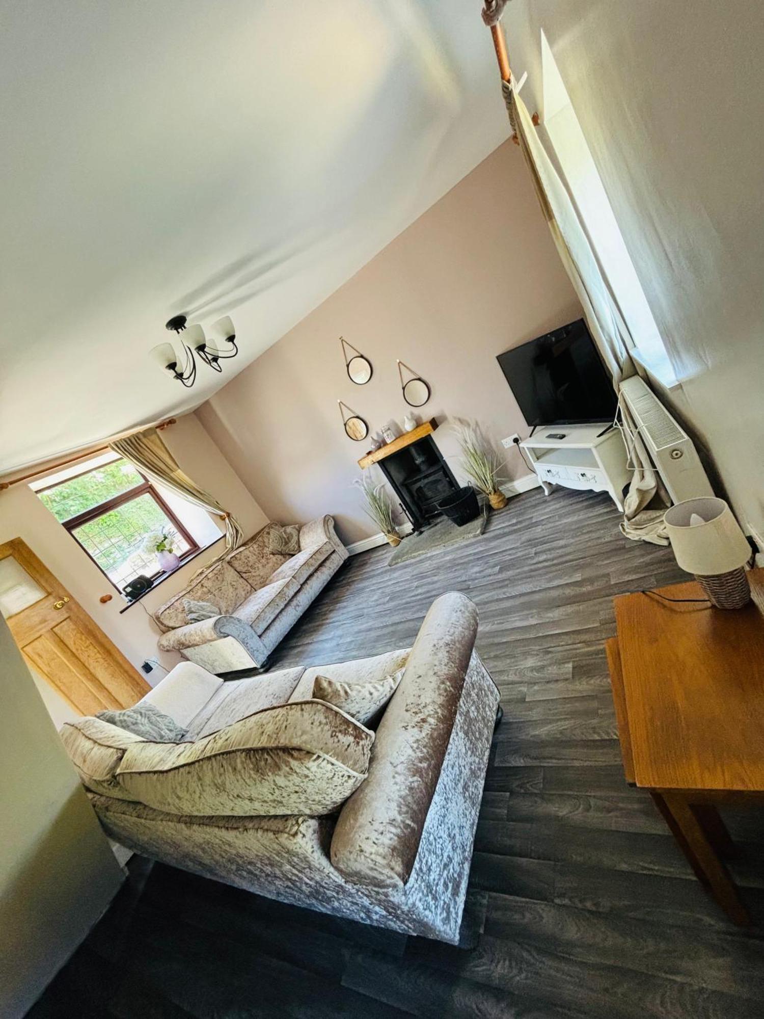 Glan-Yr-Afon Cottage Two Bedrooms Sennybridge Buitenkant foto